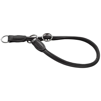 Schwarze Leder-Hundeleine mit silbernen Metallringen und Nähdetails, entworfen für die Kontrolle und den Komfort von Haustieren.