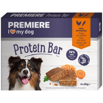 Premiere I love my dog Protein Bar verpakking met een blije hond, met repen en wortels, die 74% kipinhoud benadrukt.