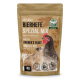 Verpackung von Geflügel-Brauerhefe-Spezialmix mit einem Hahn und einer Henne, beschriftet "1KG", mit Text, der die hochverdauliche Formel hervorhebt.