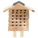 Holzinsektenhotel mit mehreren Löchern und Fächern, entworfen für nützliche Insekten, mit einem geneigten Dach.