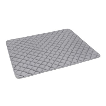 Helle blaue, gesteppten Tiermatte mit einer grauen Unterseite, die ein grünes "Doctor Bark"-Label trägt.