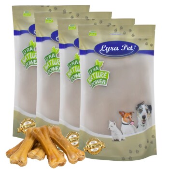 Vier Beutel Lyra Pet Nature Power Hundeleckerlis, mit einem Hund, einer Katze und einem Welpen auf der Verpackung, mit knochenförmigen Leckerlis davor.