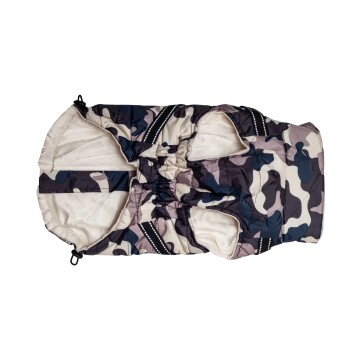 Haustierjacke im Camouflage-Muster mit weichem Innenfutter, mit elastischen Kanten und verstellbaren Riemen für eine enge Passform.