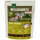 "Wilderness Kitten True Country" Haustierfutterbeutel mit verspielten Kätzchen auf Gras. 300g, 75% Huhn/Fisch, 25% Früchte/Gemüse, keine Körner.