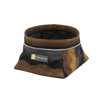 Quencher™ Napf braun M Zusammenklappbare Tiernapf im Camouflage-Muster, mit einem Ruffwear-Logo an der Seite.