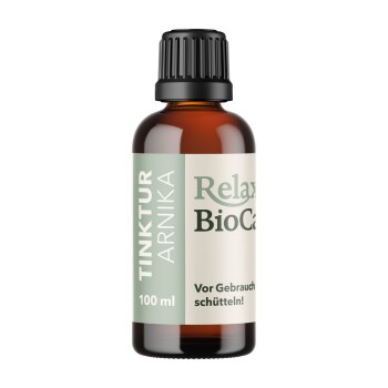 Braune Glasflasche mit dem Etikett "Relax BioCare Tinktur Arnika" mit einem Fassungsvermögen von 100 ml, mit Anweisungen auf Deutsch: "Vor Gebrauch schütteln!"
