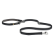 Schwarze Hundeleine von Ruffwear, mit einem gepolsterten Griff und einem stabilen Metallclip zur Befestigung.