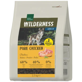 Tüte Real Nature WILDERNESS Adult Pure Chicken Hundefutter (2,5 kg) mit Wolfbild, Aufschriften „60% 40% 0%“ und „Nur 1 tierische Proteinquelle“