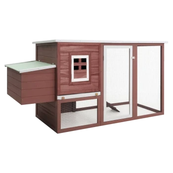 Holzhaustierhaus mit einem geneigten Dach, einem kleinen Eingang und einem geräumigen Außenlauf, mit Drahtgeflecht für Belüftung und Sicherheit.