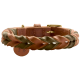 Geflochtenes Lederhalsband für Hunde in erdigen Brauntönen und Grün, mit einer Metallschnalle und einem kleinen Anhänger mit einem Hundesilhouette.