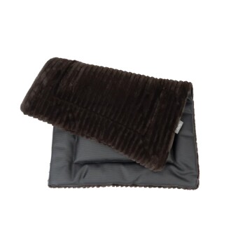 Ein plüschiges, dunkelbraunes Haustierbett mit einer abnehmbaren, gerippten Oberseite, die auf einer glatten, grauen Basis ruht.