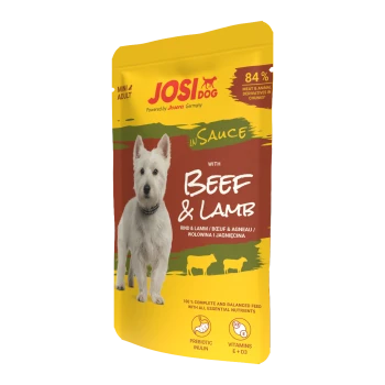 JosiDog Mini Adult Hundefutter mit Rind und Lamm in Sauce, 84 % Fleisch, präbiotisches Inulin, Vitamine E und D3, mit einem weißen Hund auf der Verpackung.