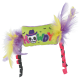 Grünes Plüschspielzeug für Haustiere mit violetten und gelben Federn, rosa-schwarzen Bändern und 'HOWDY'-Schriftzug mit einem Totenkopf mit Hut