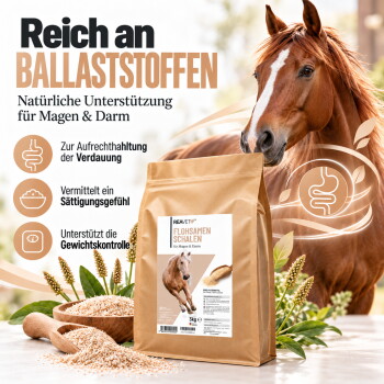 Eine Frau interagiert mit einem Pferd in der Nähe eines Sacks "Flohsamen Schalen" Pferdefutter, bekannt für seinen hohen Ballaststoffgehalt und keine chemischen Zusätze.