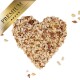 Herzförmiger Haufen gemischter gehackter Nüsse mit einem goldenen "PREMIUM"-Label in der oberen linken Ecke.