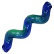 Jouet à mâcher pour chien translucide bleu-vert en zigzag, logo «KONG» en relief et extrémités en forme de coupe.