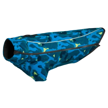 Eine Hundejacke im blau-grünen Camouflage-Muster mit Reißverschluss, entworfen für Wärme und Komfort.