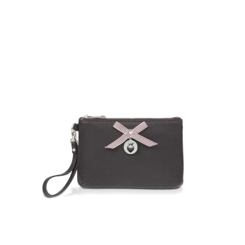 Schwarze Leder-Haustieraccessoire-Tasche mit einer rosa-weißen gestreiften Schleife und einem silbernen Charm, mit einem Handgelenkband.