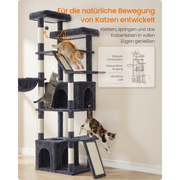 Grauer mehrstufiger Kratzbaum mit drei Katzen, die klettern und springen; deutscher Text 'Für die natürliche Bewegung...'