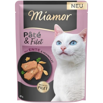 Miamor Pâté & Filet Katzenfutterbeutel mit weiß-blauäugiger Katze, Teller mit Pastete, sichtbare Texte 'NEU', 'REICH AN FILET', '85g'.