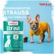 Bild von Dosen mit 'Nassfutter Strauß' Hundefutter. Merkmale: 100% natürlich, getreidefrei, Vitamine, hohe Qualität, hergestellt in Deutschland. Neugieriger Hund vorhanden.