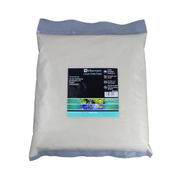 Ein 5 kg Sack Silbermann Ocean White Pearls, ein Substrat für Aquarien, mit einem schwarzen Etikett mit Gebrauchsanweisung und bunten aquatischen Bildern.