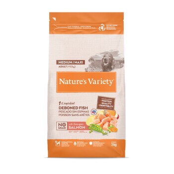 Sac de croquettes Nature's Variety, Medium/Maxi Adult — poisson désossé (avec saumon norvégien), sans céréales, 3 kg, photo d'un chien.