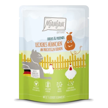 Verpackung für Mjamjam-Hundefutter mit "Chicks & Friends" Hähnchen und fruchtigen Birnen, illustriert mit einer Katze und Hühnern, sowie deutschen Qualitätsansprüchen.