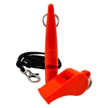 Zwei leuchtend orangefarbene ACME-Pfeifen (eine konisch, eine klassisch) geprägt mit 'ACME MADE IN ENGLAND', mit schwarzem Umhängeband und Metallclip.