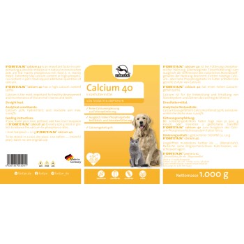 Die Verpackung des Fortan Calcium 40 Haustierergänzungsfutters zeigt einen Golden Retriever und eine Katze, betont 40% Calcium und Fütterungsanweisungen.