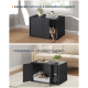 Schwarzer hölzerner Katzenschrank, der als Beistelltisch dient, mit einer Katze, die herausläuft, und schwarzes Katzenhaus, das als Couchtisch dient, mit Katze darin.