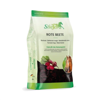 Ein klarer Plastikbeutel mit Rote-Bete-Flakes, beschriftet mit "Stiefel Rote Beete Flocken", mit einem Bild eines Pferdes und grünen Akzenten.