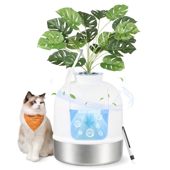 Tiertrinkbrunnen mit Topfpflanze, blaues Panel zeigt 'ion'; langhaarige Katze mit orangefarbener Bandana, sichtbarer Schriftzug 'Feartdreo'.