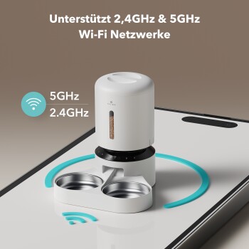 Automatischer Futterspender für Haustiere mit einem weißen Behälter und zwei Edelstahlschalen, zeigt die WLAN-Kompatibilität für 2,4 GHz und 5 GHz Netzwerke.