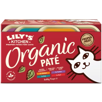Lily's Kitchen Bio-Paté für Katzen, das eine verspielte Katze zeigt und natürliche Zutaten hervorhebt: Huhn, Fisch, Truthahn, Rind.