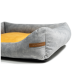 Graues Haustierbett mit einem gelben Kissen, mit einem braunen Etikett, das "RexProduct.com" liest.