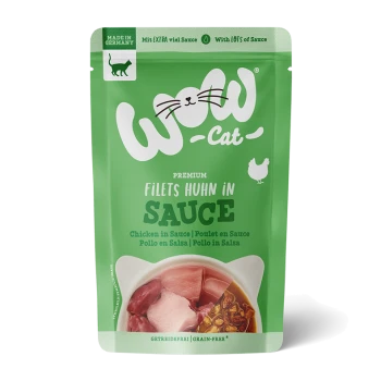 Saszetka z karmą premium dla kotów z marką "WOW-Cat", zielonym tłem i tekstem: "Filets Huhn in Sauce" z kurczakiem w sosie.