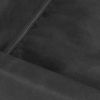 Nahaufnahme einer strukturierten schwarzen Lederoberfläche mit sichtbarer Naht und weißen Stichen, geeignet für Haustierzubehör.