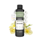 Flasche mit ALPHAZOO Nachtkerzenöl für Hunde und Katzen, mit einem Pfotenabdruck-Design, mit Blumen im Hintergrund und Produktansprüchen.