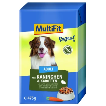 Hundfutterverpackung mit einem lächelnden Hund, beschriftet mit "MultiFit Ragout Adult mit Kaninchen & Karotten" mit einer Schüssel Futter und Karotten.