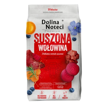 Opakowanie karmy dla psów Dolina Noteci Premium z suszoną wołowiną w kolorze czerwonym i białym, oznaczone "Suszona Wołowina" z borówkami i marchewką.