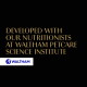 Goldener Text auf schwarzem Hintergrund: 'Entwickelt in Zusammenarbeit mit unseren Ernährungswissenschaftlern am Waltham Petcare Science Institute' mit WALTHAM-Logo.