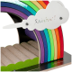 Bunter Katzenkratzbaum in Form eines Regenbogens mit einer weißen Wolke mit der Aufschrift "Regenbogen!" und einer strukturierten Kratzfläche.