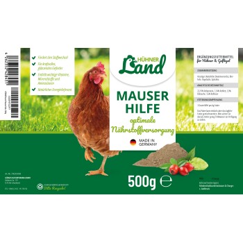 Eine braune Henne auf grünem Gras neben einem "HühnerLand Mauser Hilfe" 500g Nahrungsergänzungsmittel Etikett, das Vorteile und Fütterungstipps beschreibt.