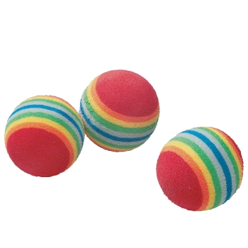Drei bunte Gummibälle in Rot und Regenbogenstreifen, ideal für die Spielzeit mit Haustieren.
