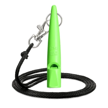 Grüne ACME-Hundepfeife mit schwarzem Halsband und Metallclip, hergestellt in England.