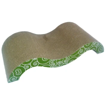 Griffoir pour chat courbé en carton ondulé avec un design en tourbillon vert et blanc à la base.