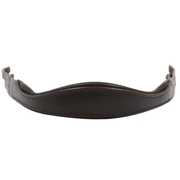 Brauner Lederhundehalsband mit einem geschwungenen Design und kontrastierenden Nähten, vor einem weißen Hintergrund präsentiert.