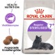 Royal Canin Regular Sterilised Katzenfutter für Katzen ab 7 Jahren, mit einem Bild einer schwarzen Katze, einem Indikator für die Kibble-Größe und Gesundheitsnahrungsansprüchen.