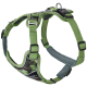 Grüner Camouflage-Hundegeschirr mit verstellbaren Riemen und einem metallenen D-Ring zur Leinenbefestigung.